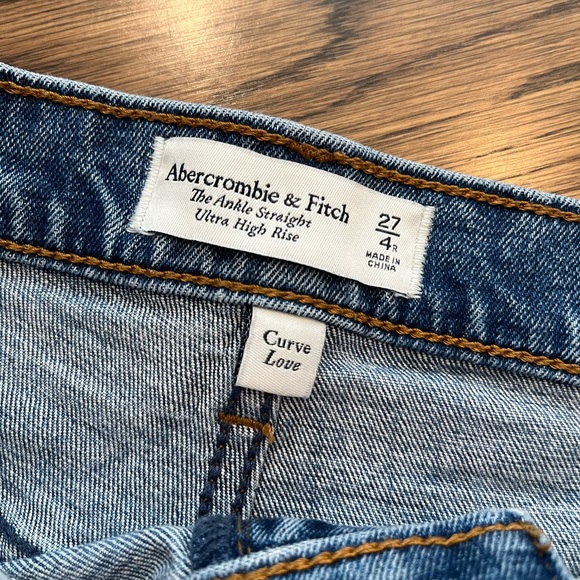 A & F Curve Love ankle straight high rise jeans. - Picture 3 of 4